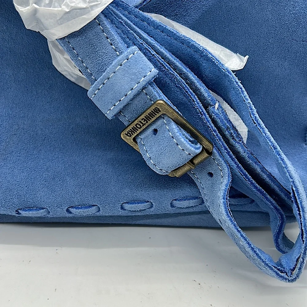 Minnetonka NWT Beautiful Light Blue Leather Crossbody Bag Purse 🌺🌺 - Picture 3 of 7